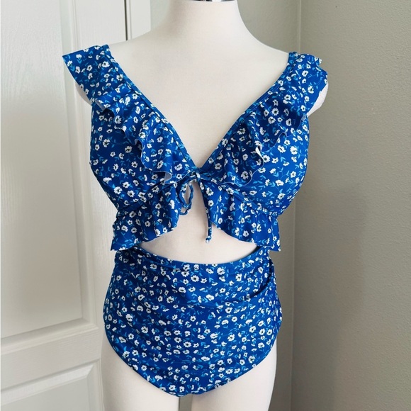 Blue Ditsy‎ Floral Print V Neck Plus Size One-Pieces 3XL(18) - Picture 3 of 12